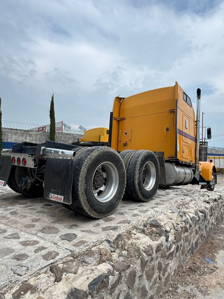 Tractocamión W900