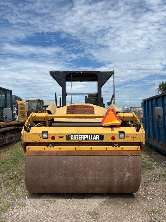 Compactador Caterpillar CB64 