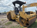 Compactador Caterpillar CB64 