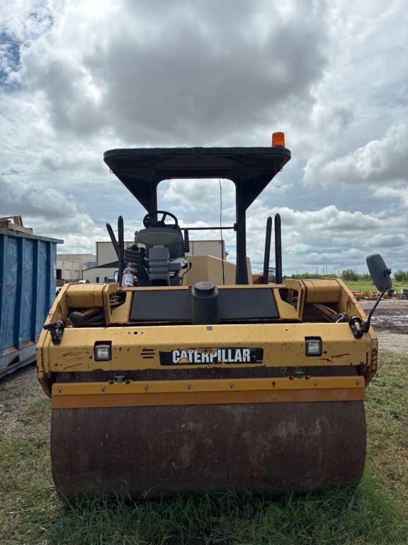 Compactador Caterpillar CB64 