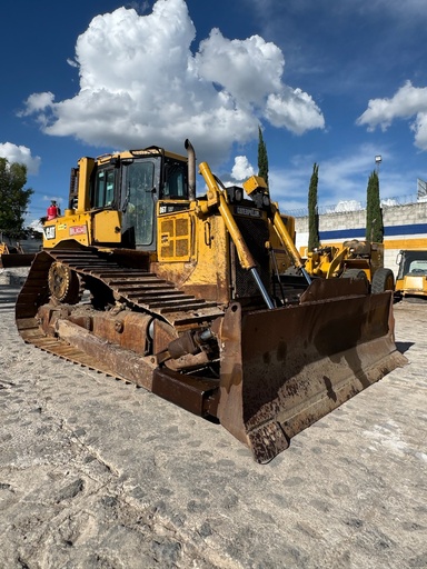 [0723] Tractor D6T LGP