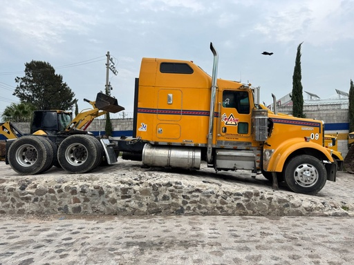 Tractocamión W900