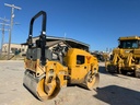Vibrocompactador tandem CB34B 