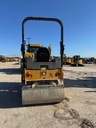 Vibrocompactador tandem CB34B 