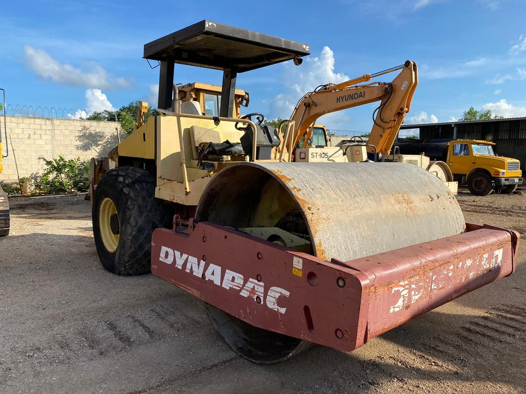 Vibrocompactador CA250D