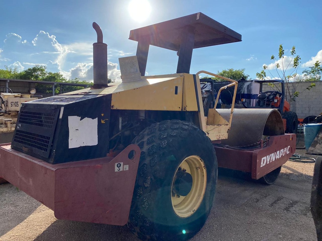 Vibrocompactador CA250D