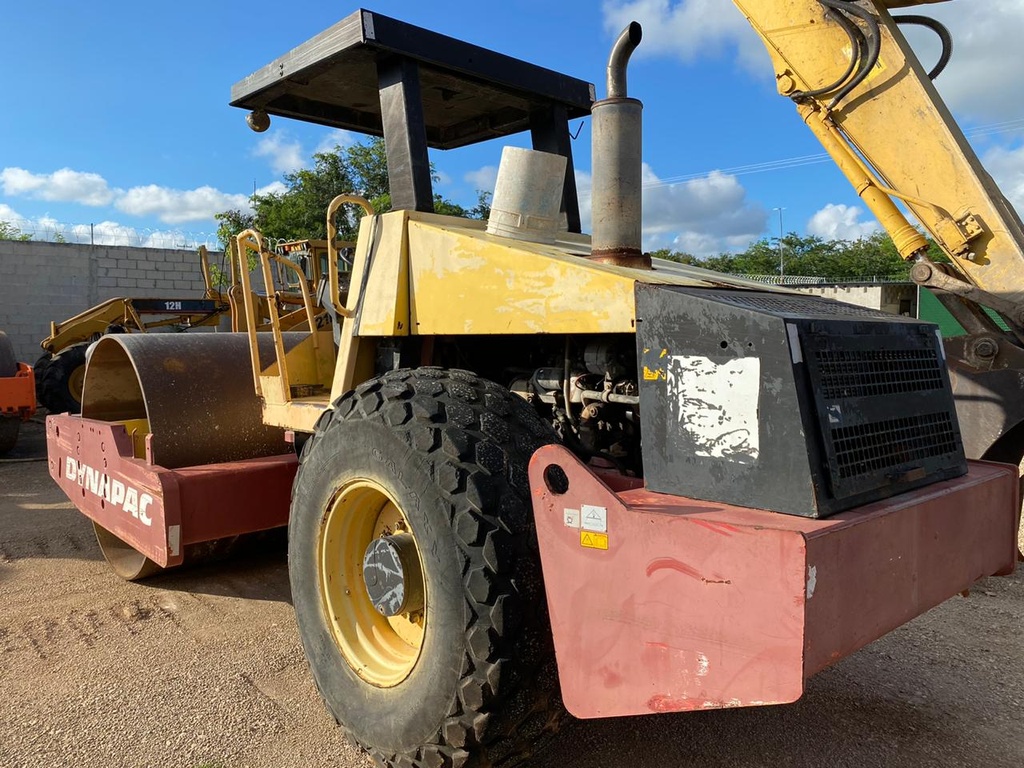 Vibrocompactador CA250D