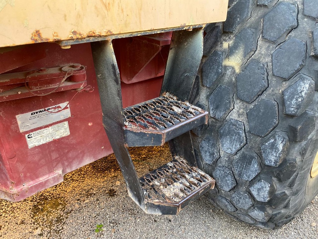 Vibrocompactador CA250D