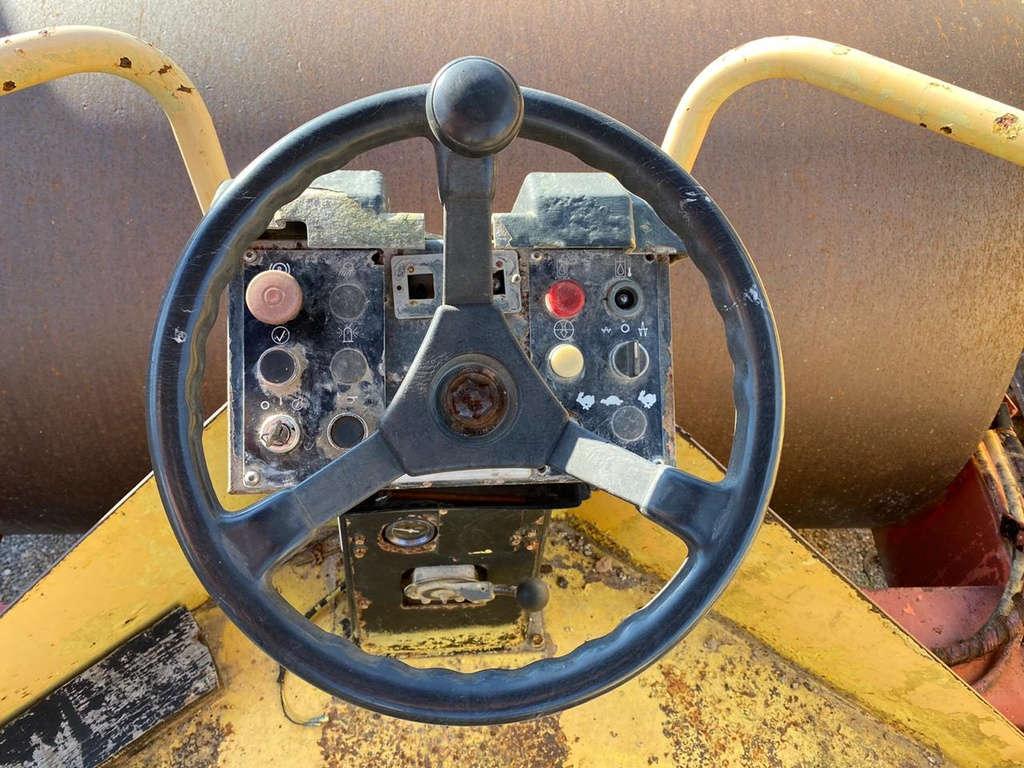 Vibrocompactador CA250D