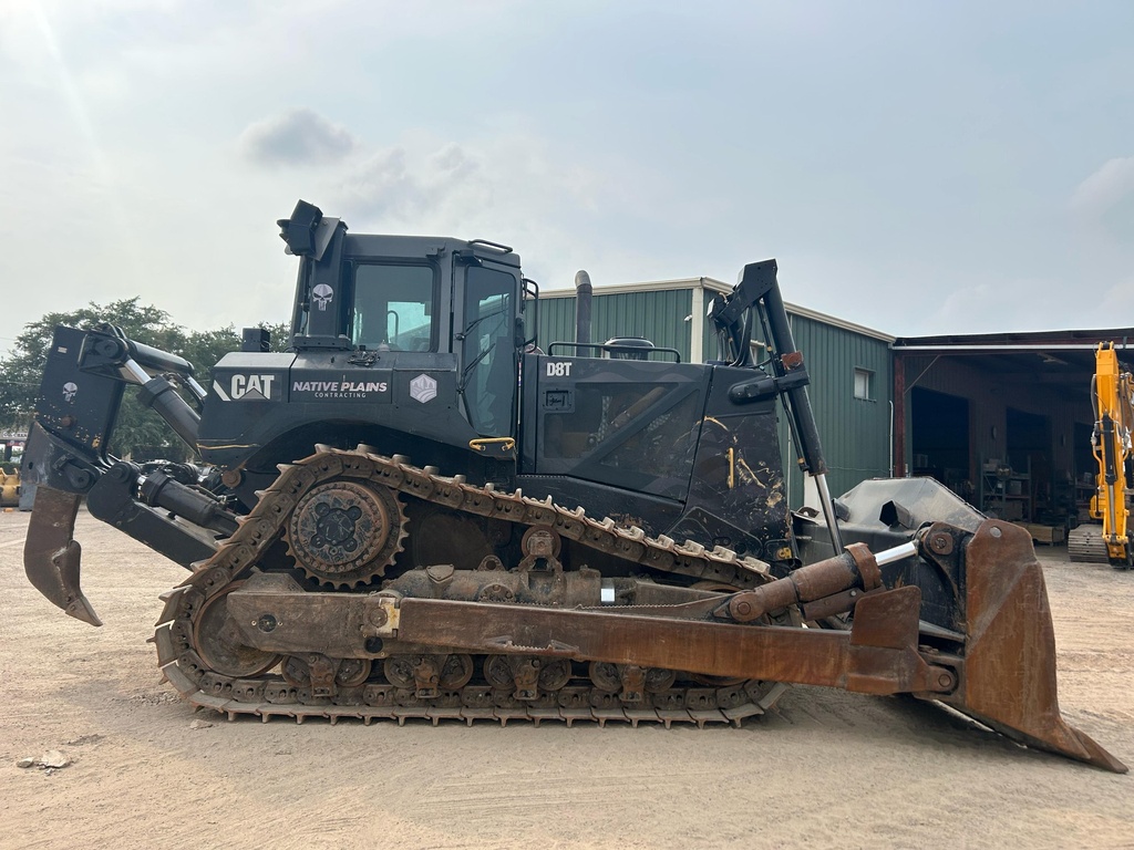 Tractor D8T
