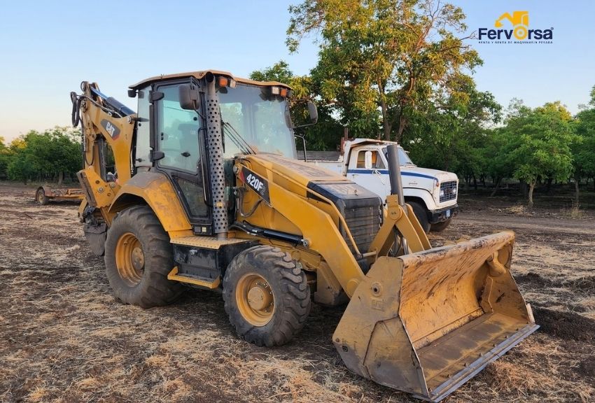 Retroexcavadora 420F2