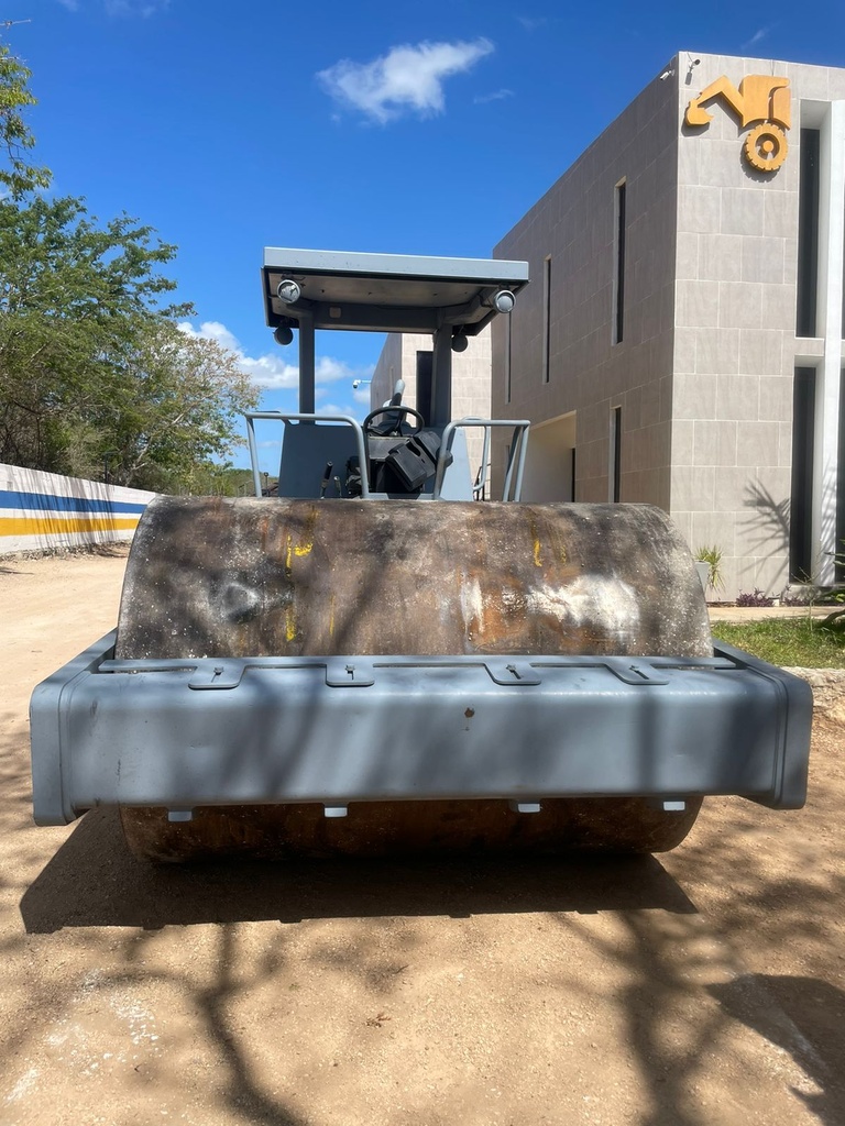 Vibrocompactador CA250D