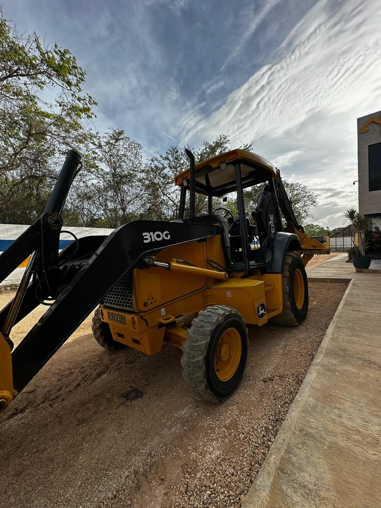 Retroexcavadora 310G