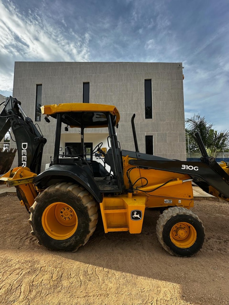 Retroexcavadora 310G