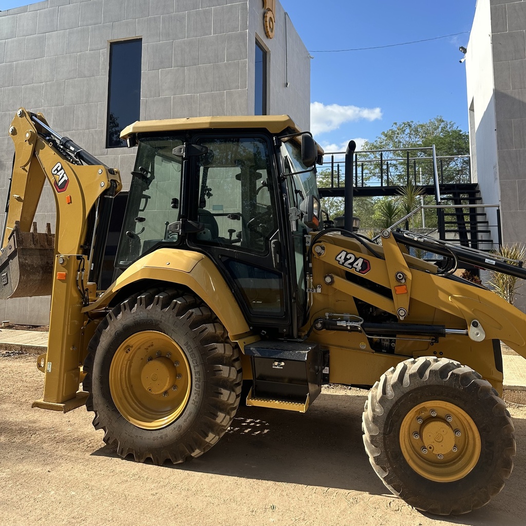 RETROEXCAVADORA CATERPILLAR 424 – 2025
