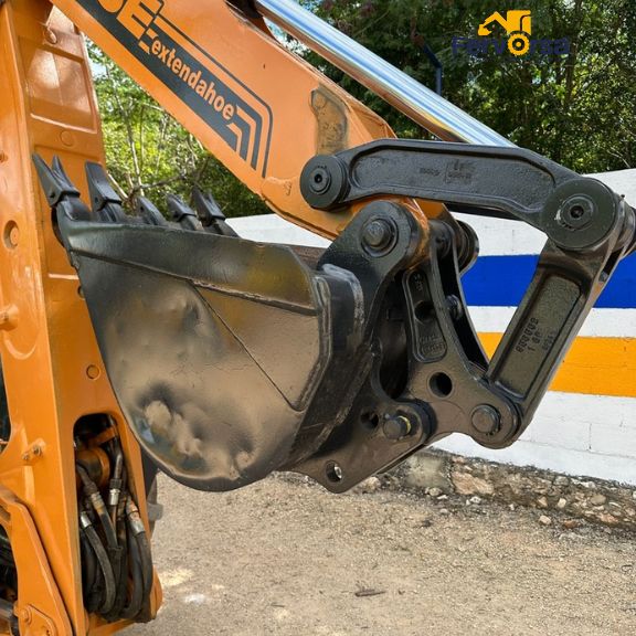 Retroexcavadora Case 580 Super L 4x4 Año 2000 con Kit Hidráulico y Cabina Cerrada