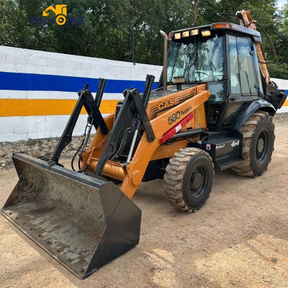 Retroexcavadora Case 580 Super L 4x4 Año 2000 con Kit Hidráulico y Cabina Cerrada