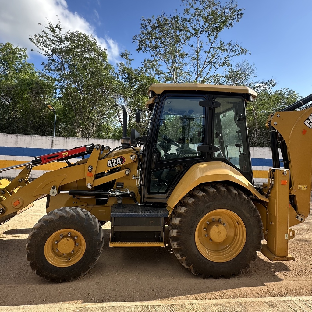 RETROEXCAVADORA CATERPILLAR 424 – 2025