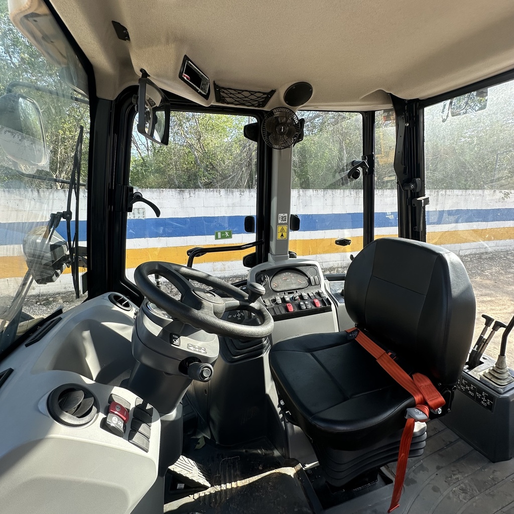 RETROEXCAVADORA CATERPILLAR 424 – 2025