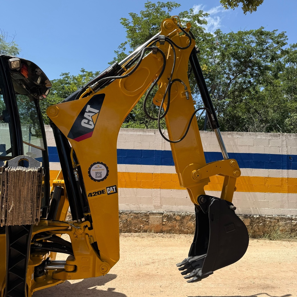 Retroexcavadora Caterpillar 420E 4x4 Kit Martillo Brazo Extensible 2010