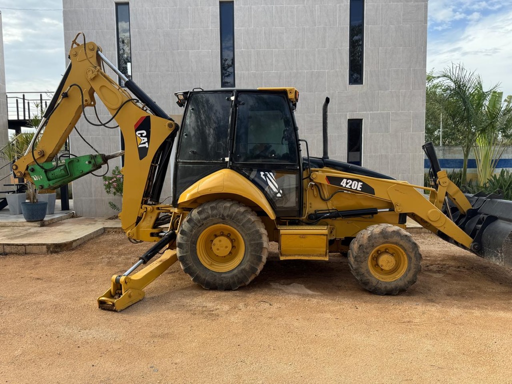 Retroexcavadora Caterpillar 420E 2012 4x4 | Entrega Inmediata 