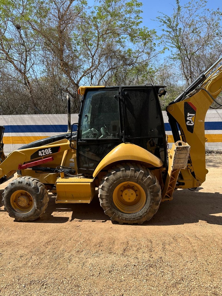 Retroexcavadora Caterpillar 420E 2012 4x4 | Entrega Inmediata 