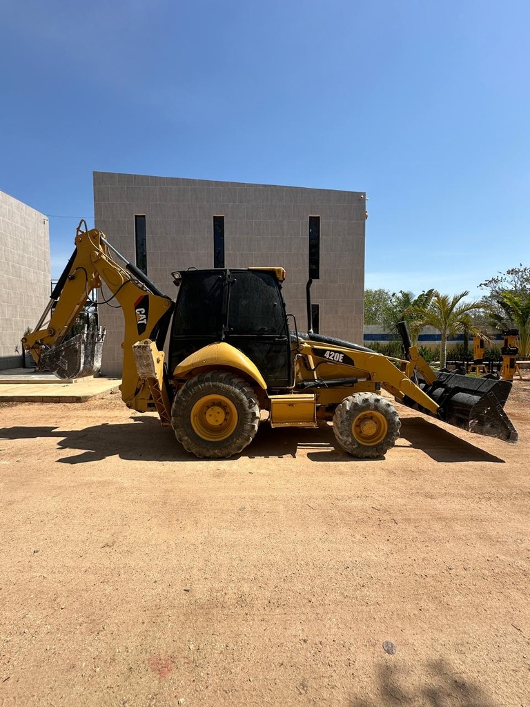 Retroexcavadora Caterpillar 420E 2012 4x4 | Entrega Inmediata 