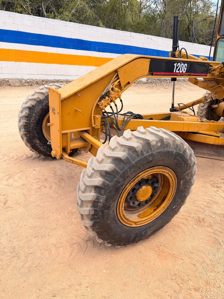 Motoconformadora Caterpillar 120G