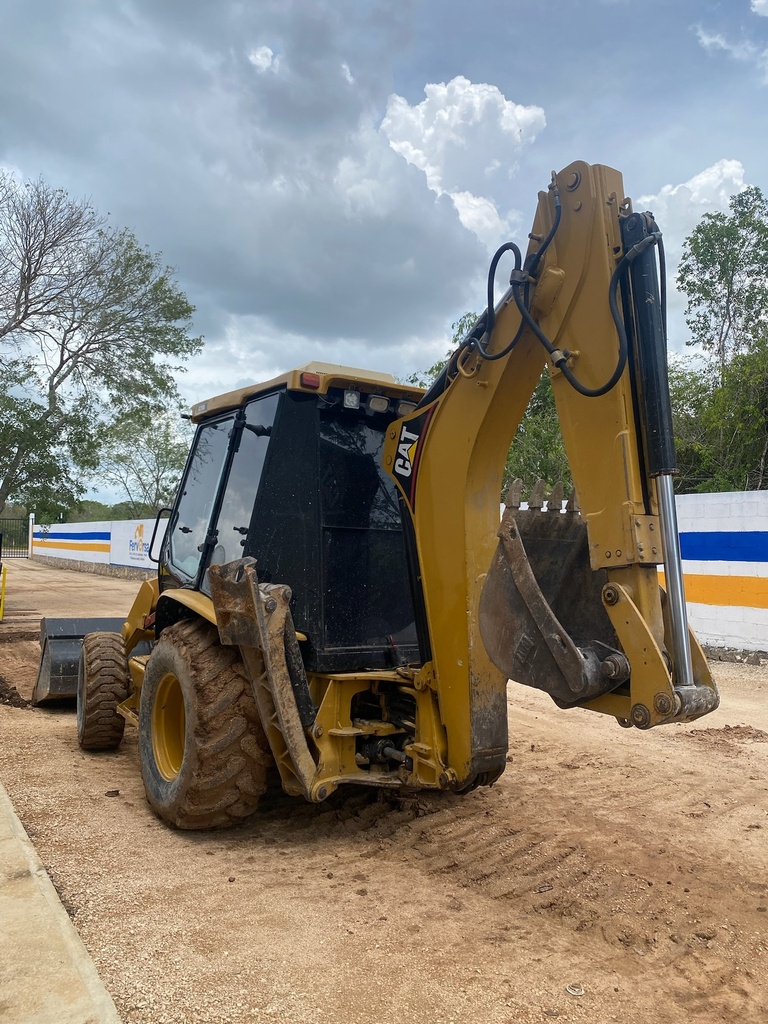 Retroexcavadora Caterpillar 420D