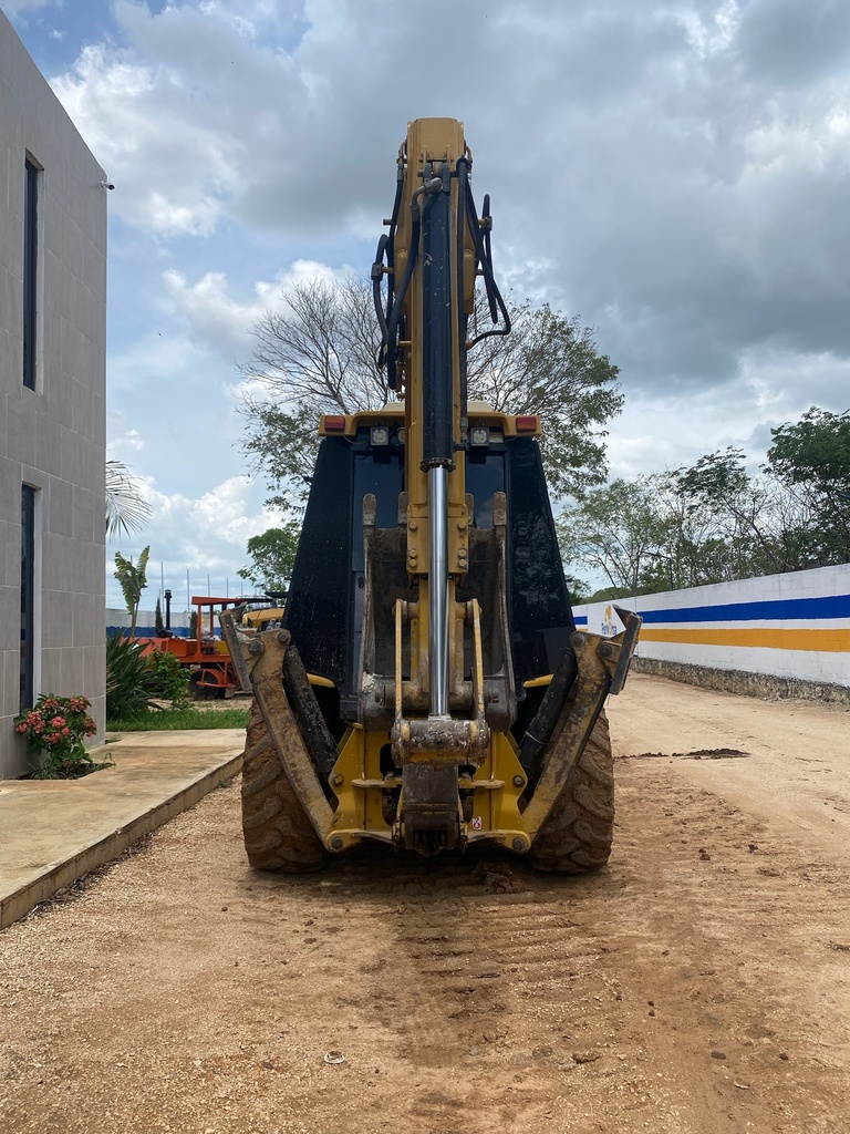 Retroexcavadora Caterpillar 420D