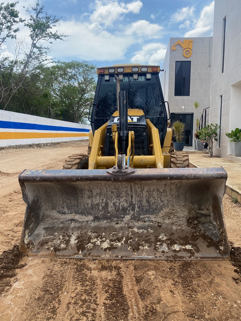 Retroexcavadora Caterpillar 420D