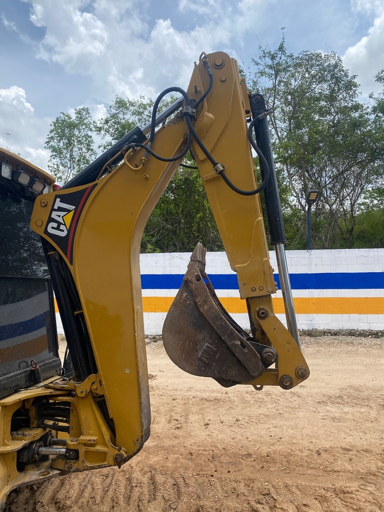 Retroexcavadora Caterpillar 420D