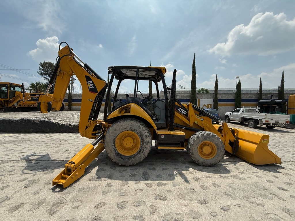 Retroexcavadora Caterpillar 420F 2019 