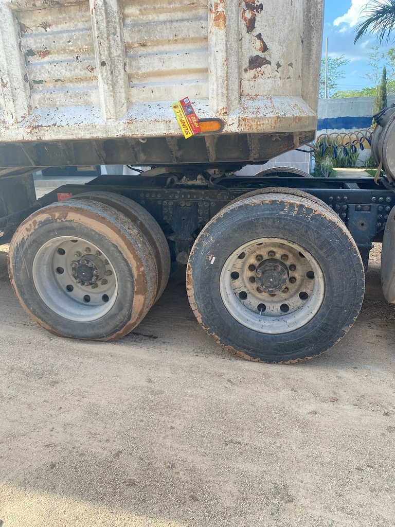 Tractocamión Volvo VNL 2011