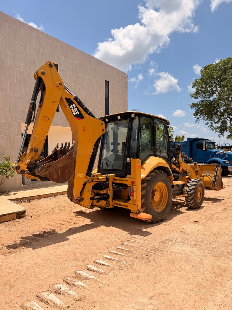 Retroexcavadora Caterpillar 426F2 2022