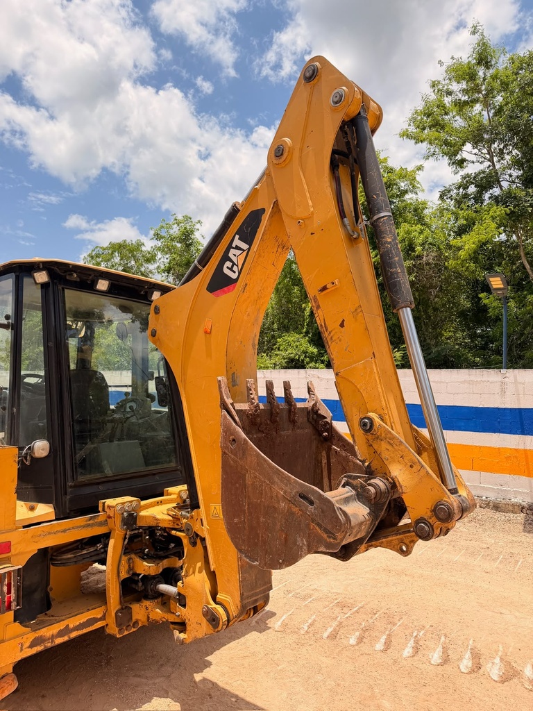 Retroexcavadora Caterpillar 426F2 2022