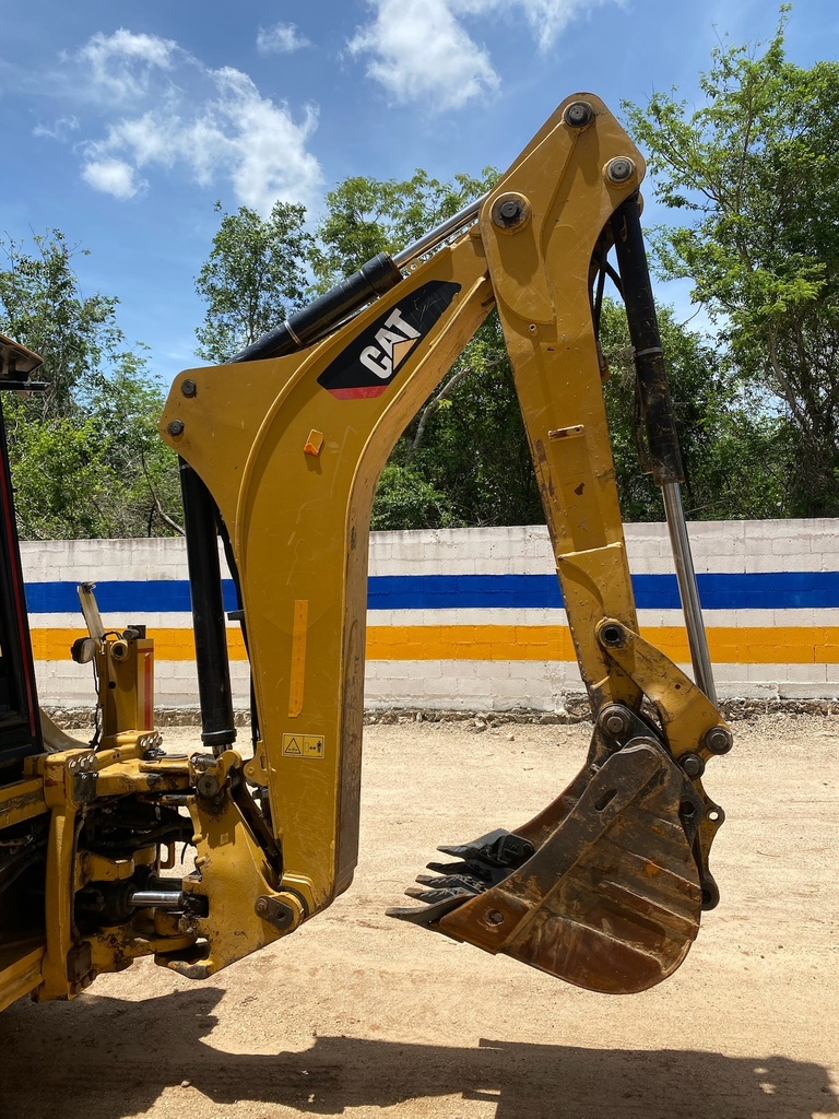 Retroexcavadora Caterpillar 426F2 2022