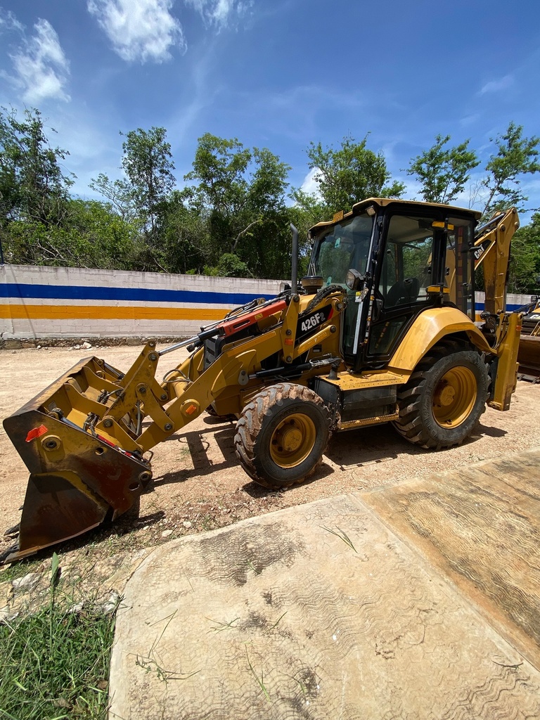 Retroexcavadora Caterpillar 426F2 2022