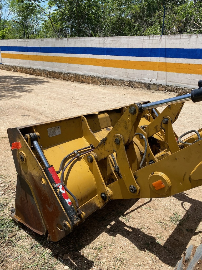 Retroexcavadora Caterpillar 426F2 2022
