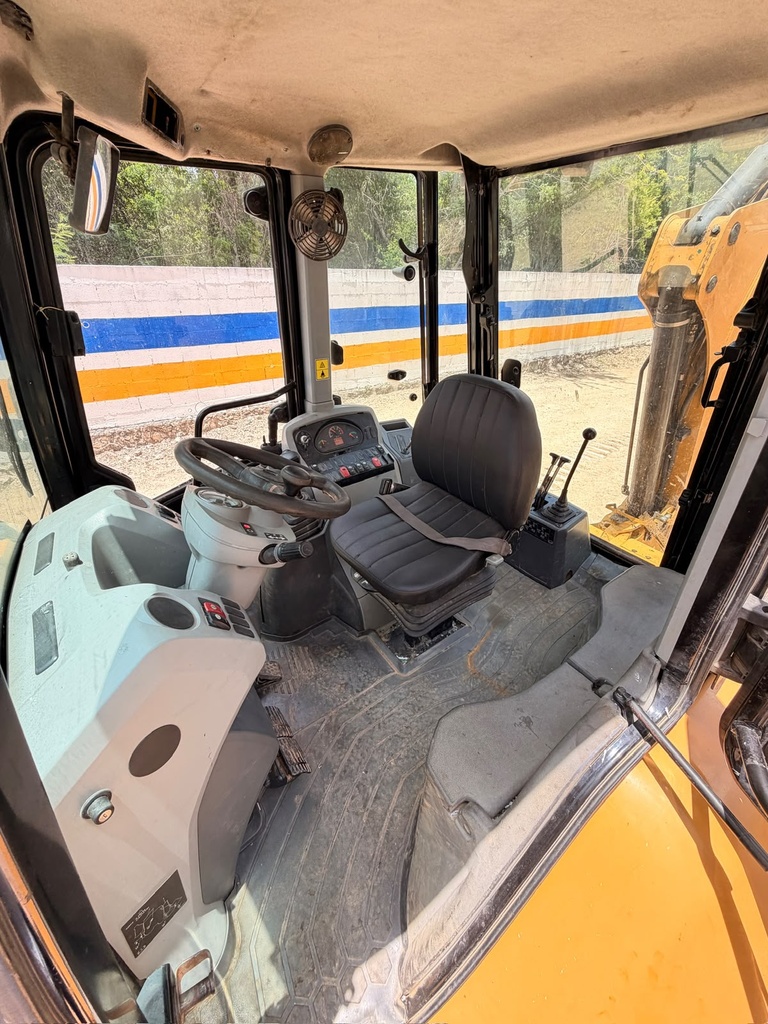Retroexcavadora Caterpillar 426F2 2022