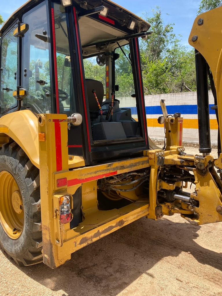 Retroexcavadora Caterpillar 426F2 2022