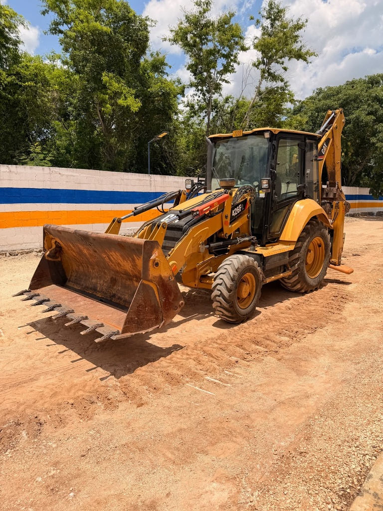 Retroexcavadora Caterpillar 426F2 2022