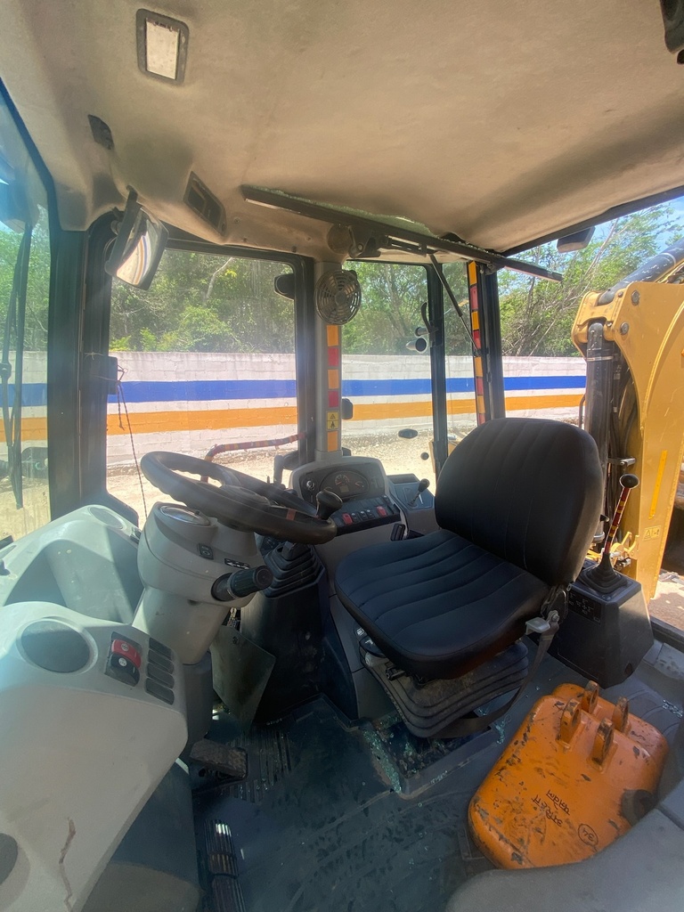 Retroexcavadora Caterpillar 426F2 2022