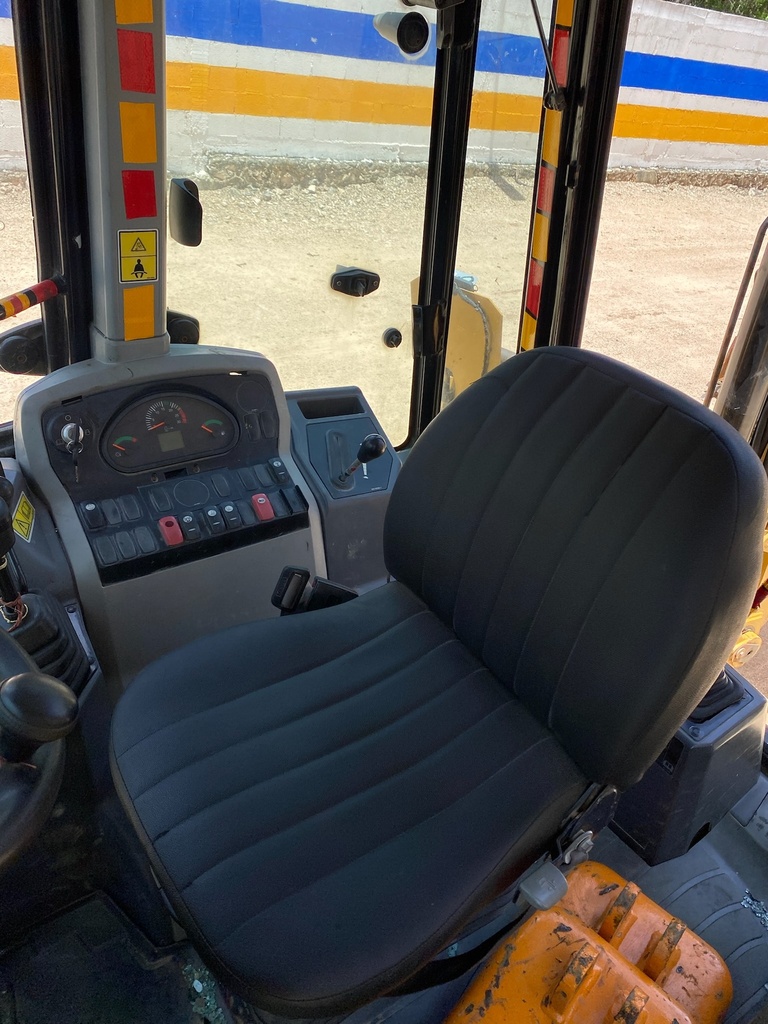 Retroexcavadora Caterpillar 426F2 2022