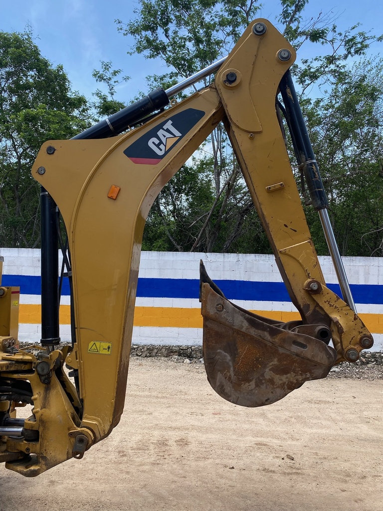 Retroexcavadora Caterpillar 426F2 2022