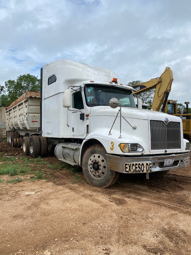 Tractocamión International 9400i SBA 2005