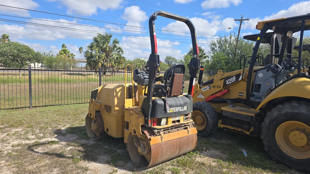 Compactador Caterpillar CB24 2011 | Double Drum Roller