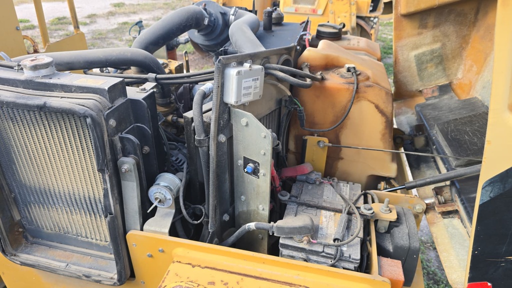 Compactador Caterpillar CB24 2011 | Double Drum Roller