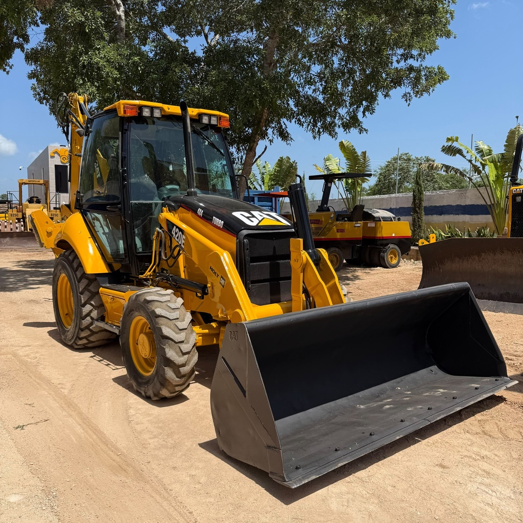 Retroexcavadora Caterpillar 420E 4x4 Kit Martillo Brazo Extensible 2010