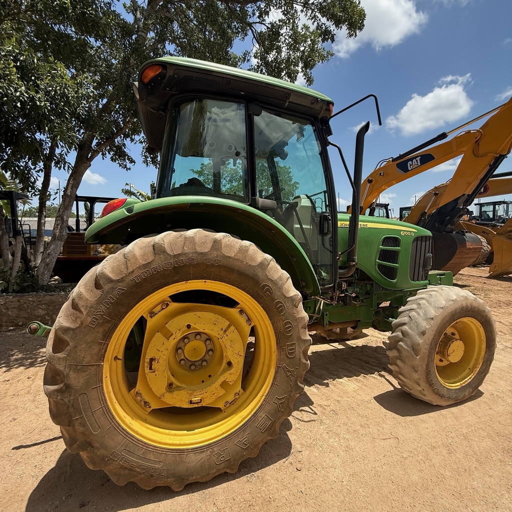 Tractor John Deere 6100D | Utility Tractor 
